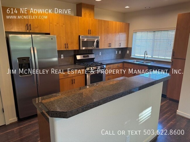 Foto del edificio - 614 NE Adwick Dr