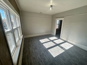 Building Photo - 1938 W Rogers St