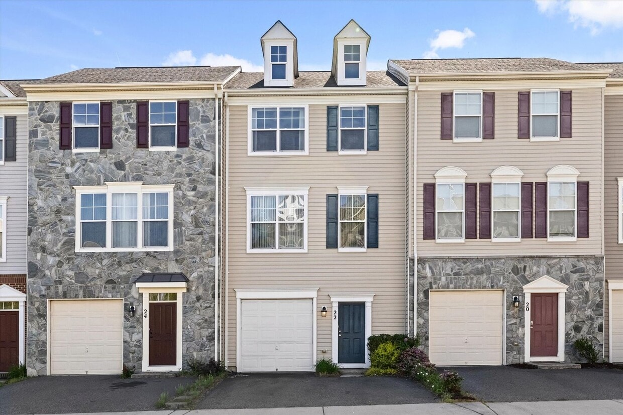 3-Level Townhome in Woodstream! - 3-Level Townhome in Woodstream!