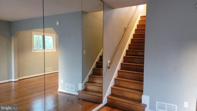 Building Photo - 1818 Longford Dr