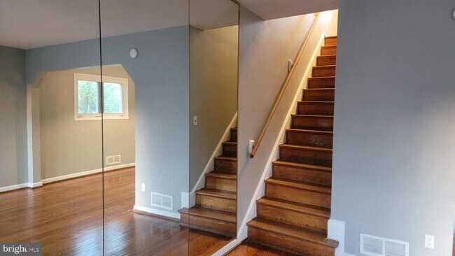 Foto del edificio - 1818 Longford Dr