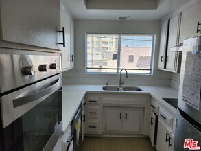 Building Photo - 8531 Alcott St