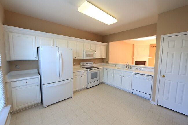 Building Photo - Spacious Townhome in Amazing NW Raleigh Lo...