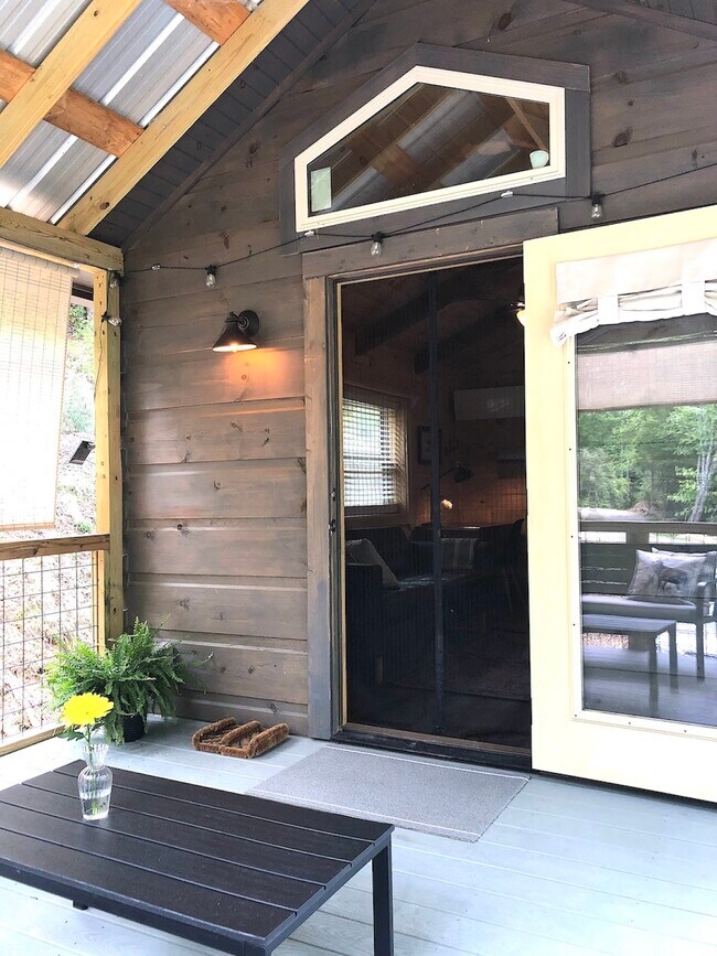 Foto del edificio - 1566 Old Mill Rd