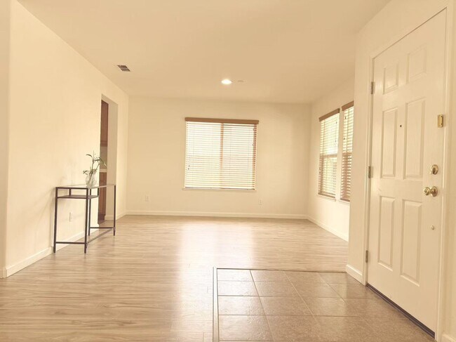 Foto del edificio - 2768 Garrett Pl
