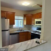 Building Photo - 1701 Scotchbrook Dr