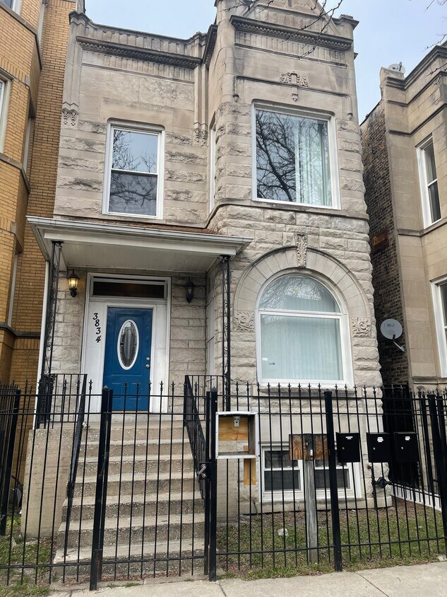 3834 W Polk St Unit 2, Chicago, IL 60624 Apartments in Chicago, IL