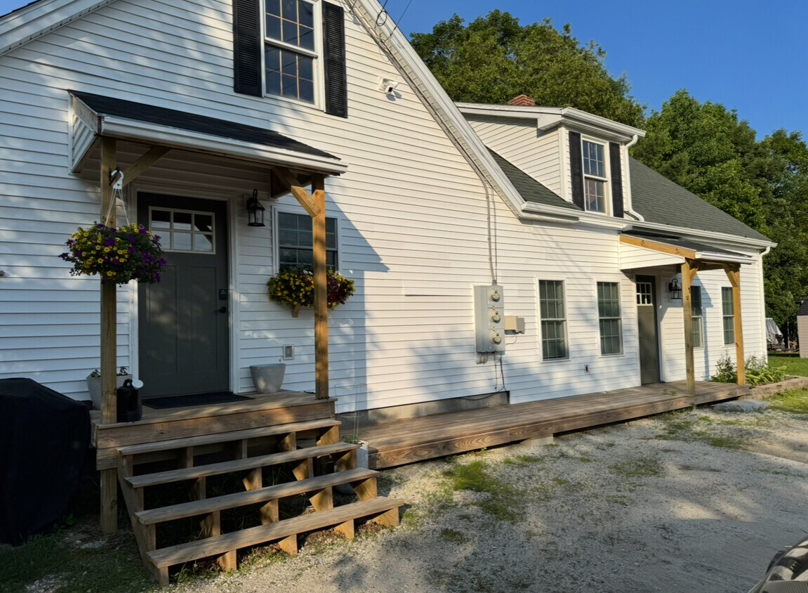 Foto principal - 833 Fairbanks Rd
