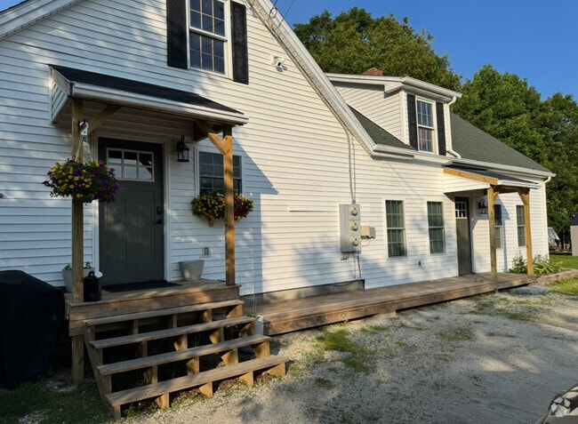 Building Photo - 833 Fairbanks Rd