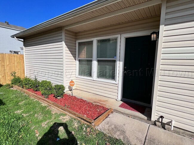 Building Photo - Delightful two-bedroom, one bath single fa...