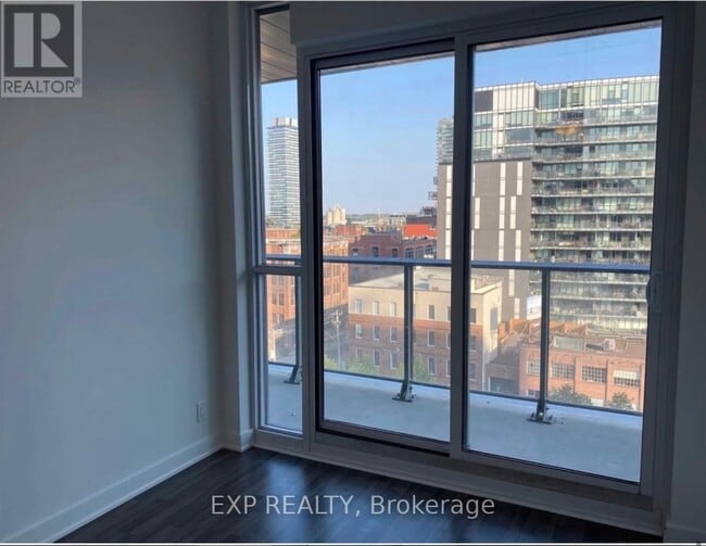 Building Photo - 120 Parliament St