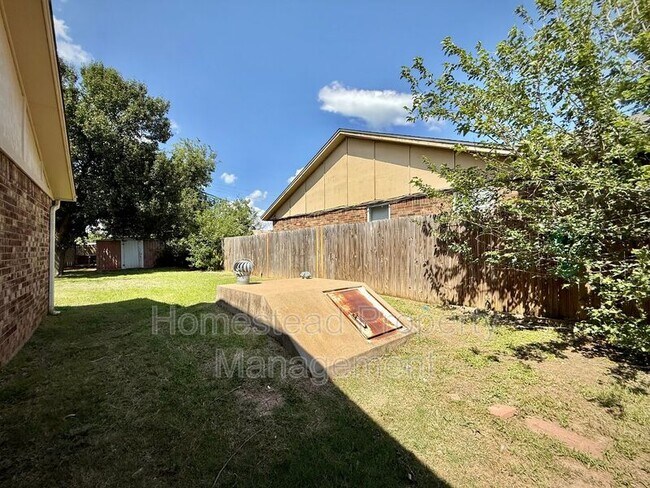 Foto del edificio - 5813 SE 10th St