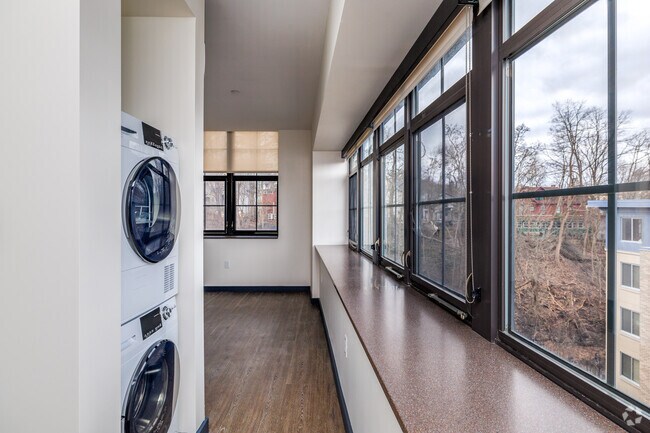 1HAB, 1BA - 754 ft² - The Dean