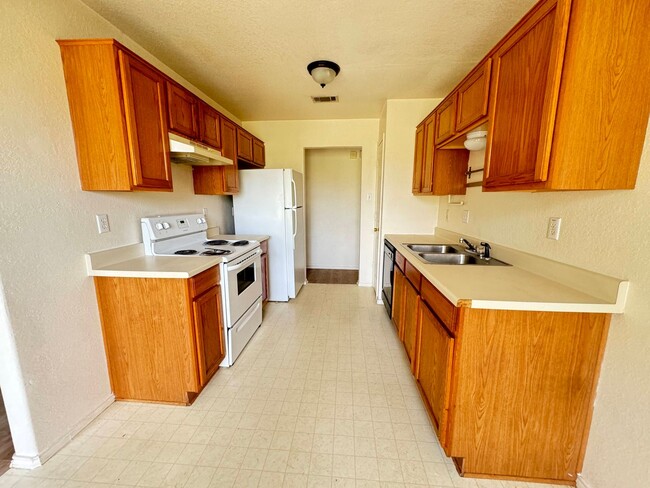 Foto del edificio - 3411 Warfield Dr