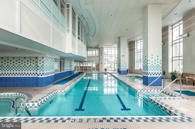 Building Photo - 100 Harborview Dr