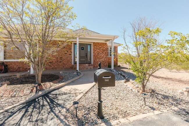 Building Photo - 3 Bedroom 2 Bath With A Mountain View Home!