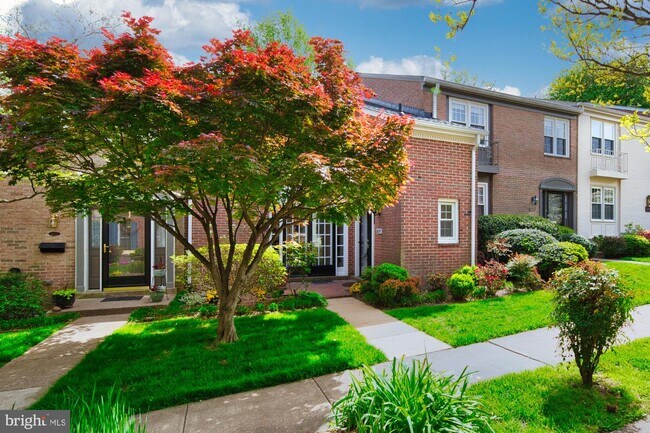 Building Photo - 2077 Hopewood Dr