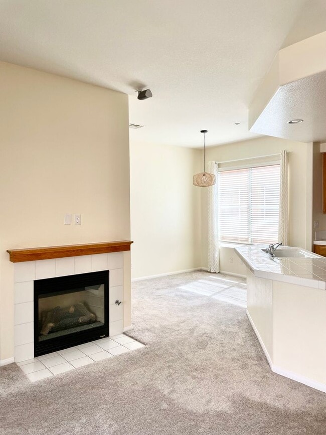 Building Photo - Contemporary Condo in Mission Valley