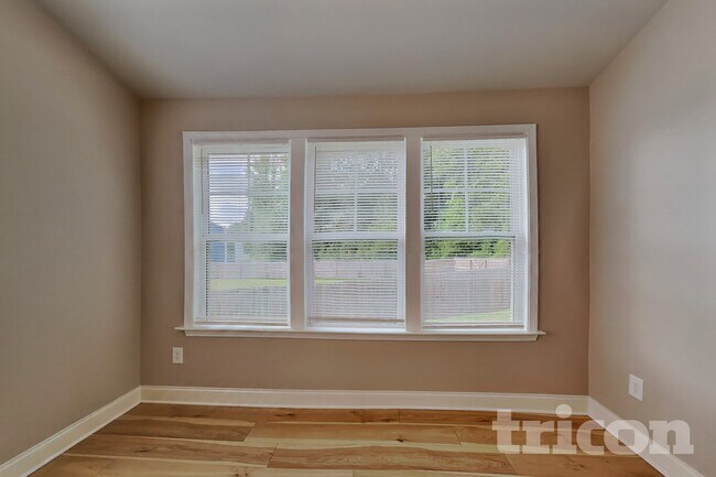 Foto del edificio - 165 Lynnridge Dr