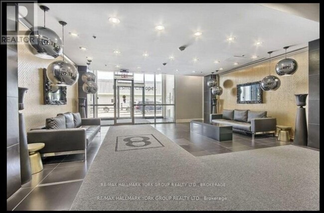 Photo du bâtiment - 8 Gladstone Ave