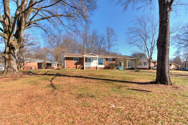 Foto del edificio - 1601 Cromwell Ct