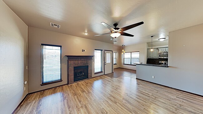 Foto del edificio - 3 Bedroom 2 Bath Home with Storm Shelter i...