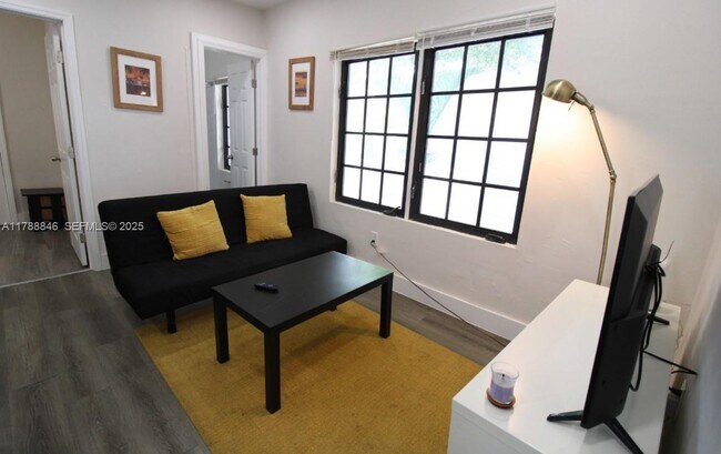 Foto del edificio - 921 SW 9th St