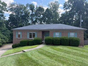 Building Photo - 1112 Pepperhill Cir