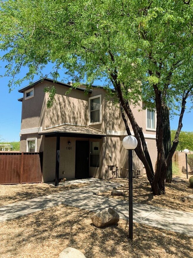 Building Photo - 8980 E Speedway Blvd