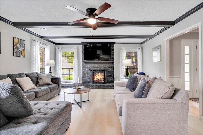 Foto del edificio - 1523 Saddlecreek Dr