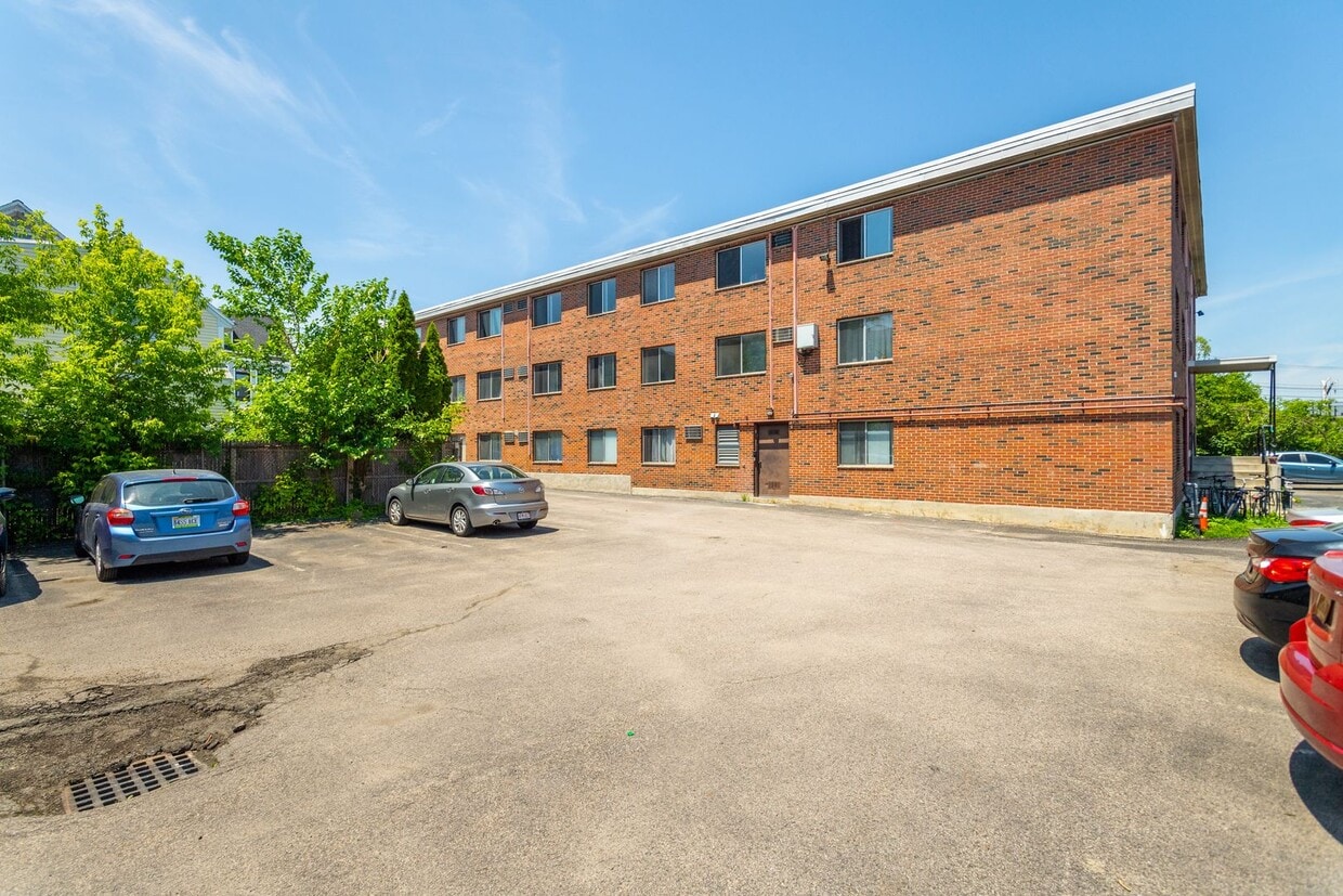 Building Photo - Somerville 2 BR Apartment - 9/1 - 0.15 Miles to Green Line.  NO BROKER FEE