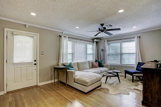 Building Photo - 1402 Gardenia Dr