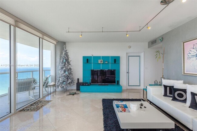 Foto del edificio - 6365 Collins Ave