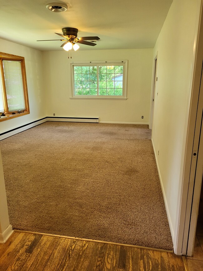 Building Photo - 119 Mathews Dr
