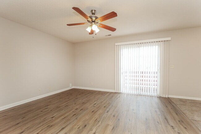 Foto del edificio - 1936 Turnberry Ct