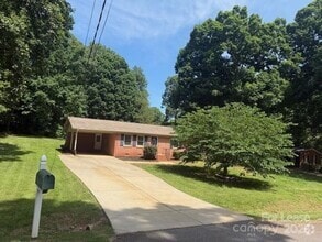 Building Photo - 137 Brady Ln