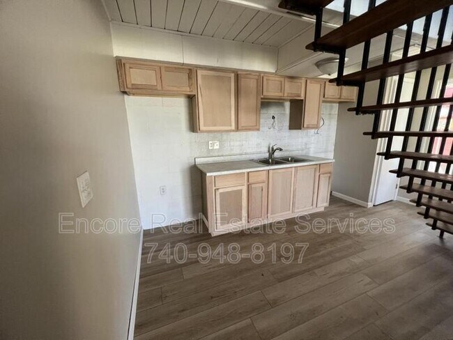 Foto del edificio - 396 N Cedar St