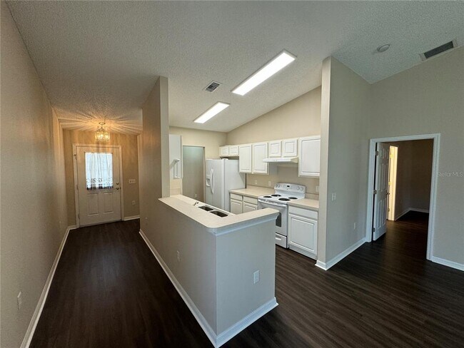 Foto del edificio - 545 Golfview Ct