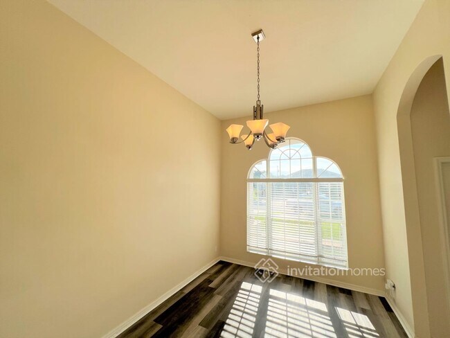 Building Photo - 4514 SW Calloway St