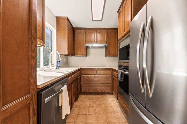 Cocina - 12011 Rochester Ave