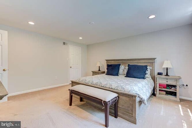 Building Photo - 10714 Wynkoop Dr