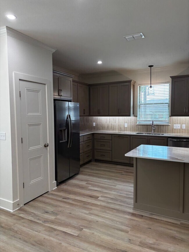 Foto del edificio - New Construction Home in Pleasant Grove for Rent!