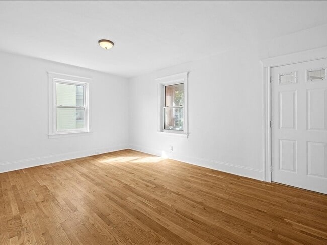 Building Photo - 25 Clarendon St