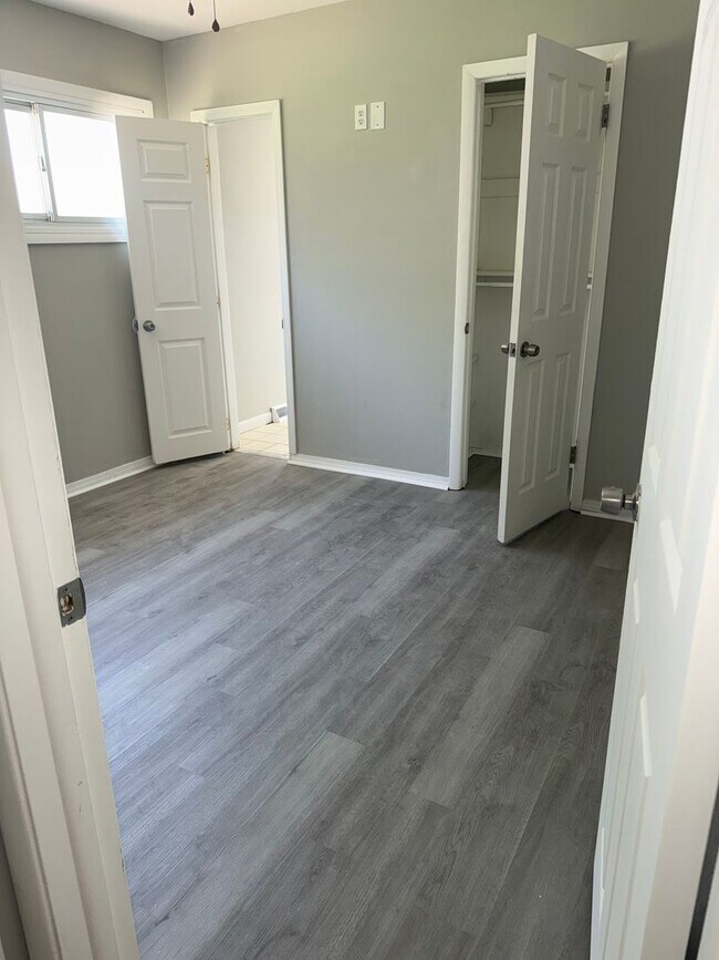 Foto del edificio - 345 Lynne Dr