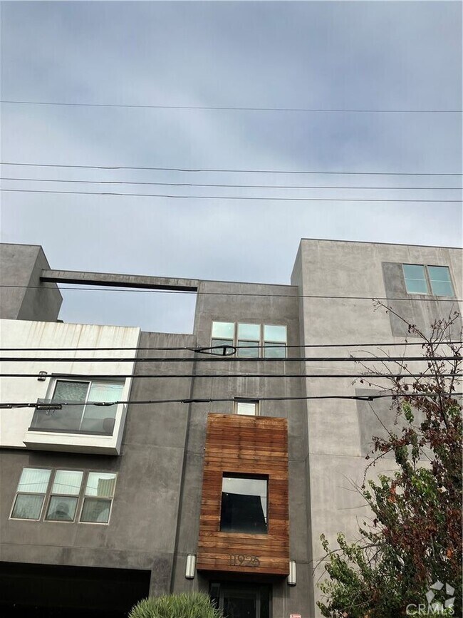Building Photo - 11925 Kling St