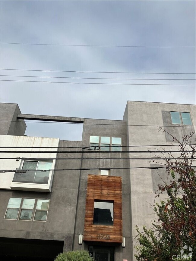 Building Photo - 11925 Kling St