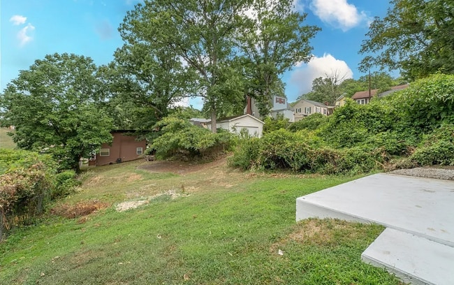 Building Photo - 935 Somerset Dr