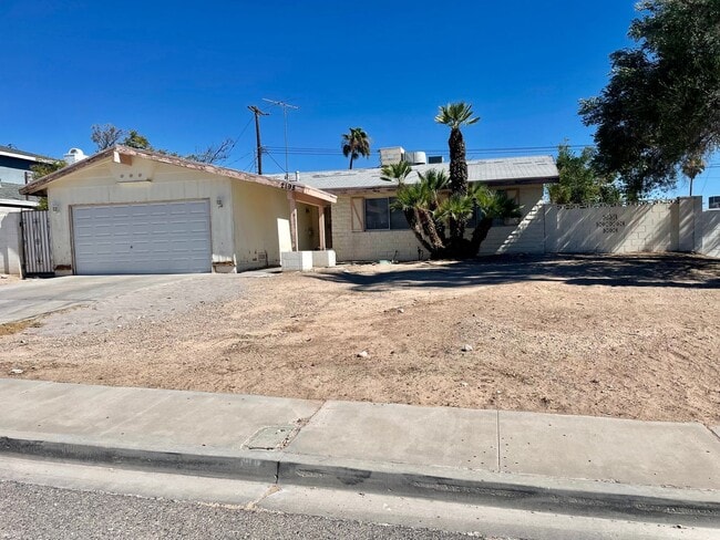 Foto del edificio - Single Story Home on Large Lot Available for Rent