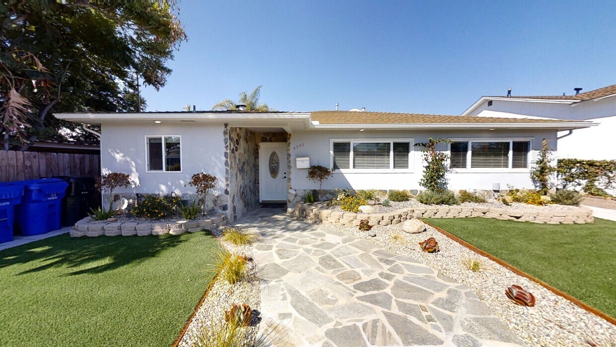 Foto principal - 4BD 2BR, Separate Backyard