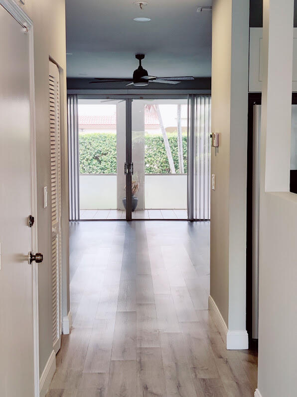 Foto del edificio - 6815 Via Regina